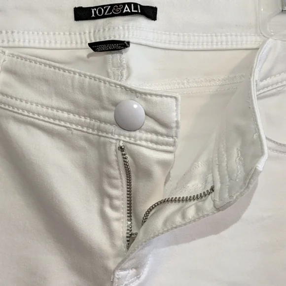 🌲Roz & Ali Women's White pants Size 12P - Picture 3 of 4